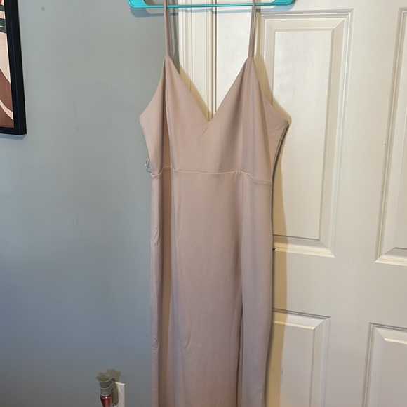 Blush pink fitted maxi dress - Picture 4 of 6